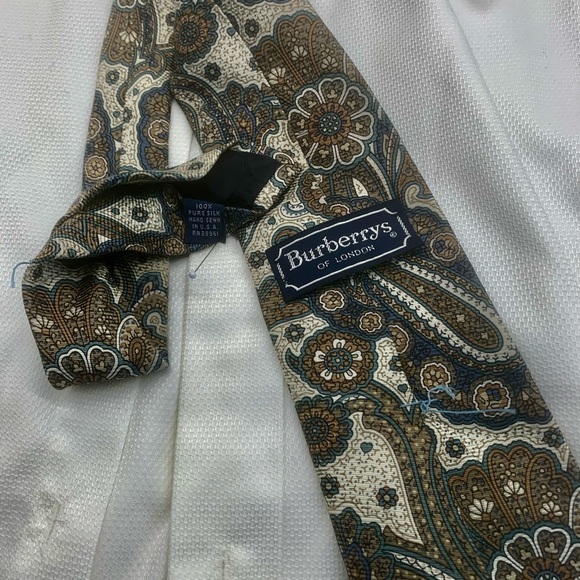 Burberry Men’s all silk green paisley classic tie. Good  condition, one size. - Picture 2 of 4